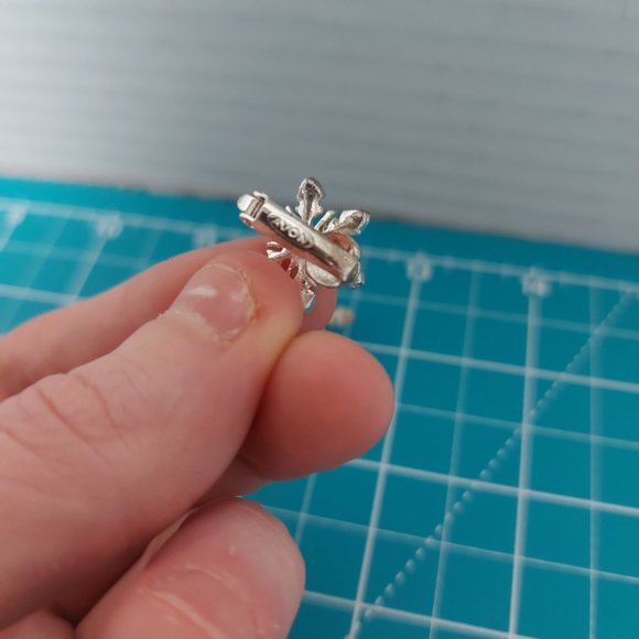 Vintage Avon Snowflake Earrings Rhinestones on Silver Tone LeverBack W/ Pinback - Picture 3 of 7